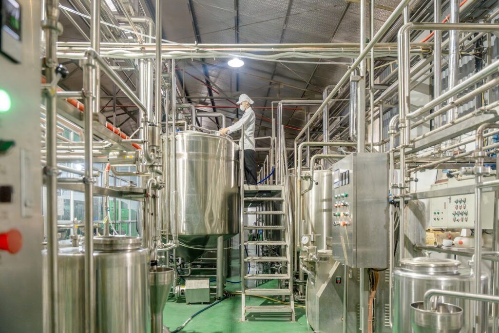 Bên trong nhà máy MyFarm: hành trình của một cốc sữa chua